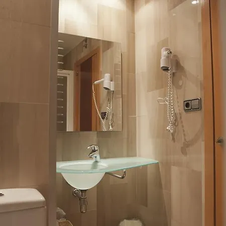 Hotel & Josep Bot